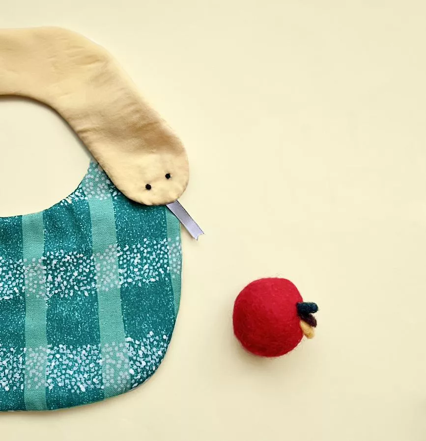 好運蛇 4種顏色 蛇年造型圍兜 寶寶口水巾