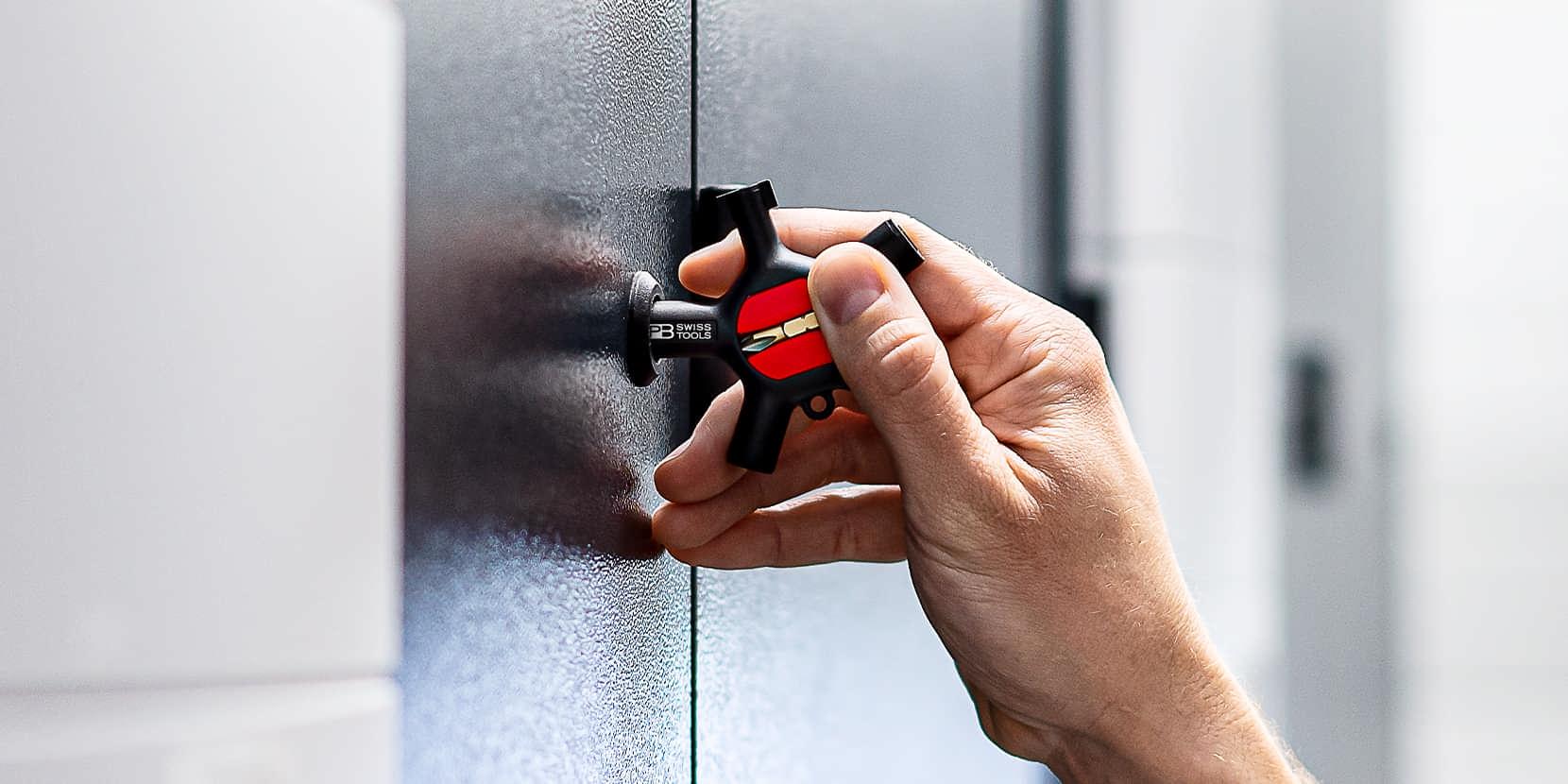 PB Swiss Tools 精製的精巧工具組