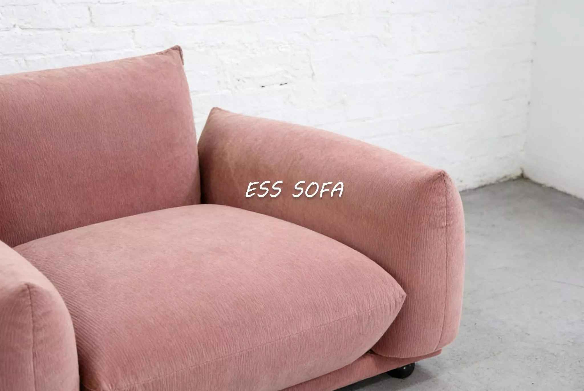 ESS Sofa 厚實包覆座體與線條細節｜ENLIV HOME