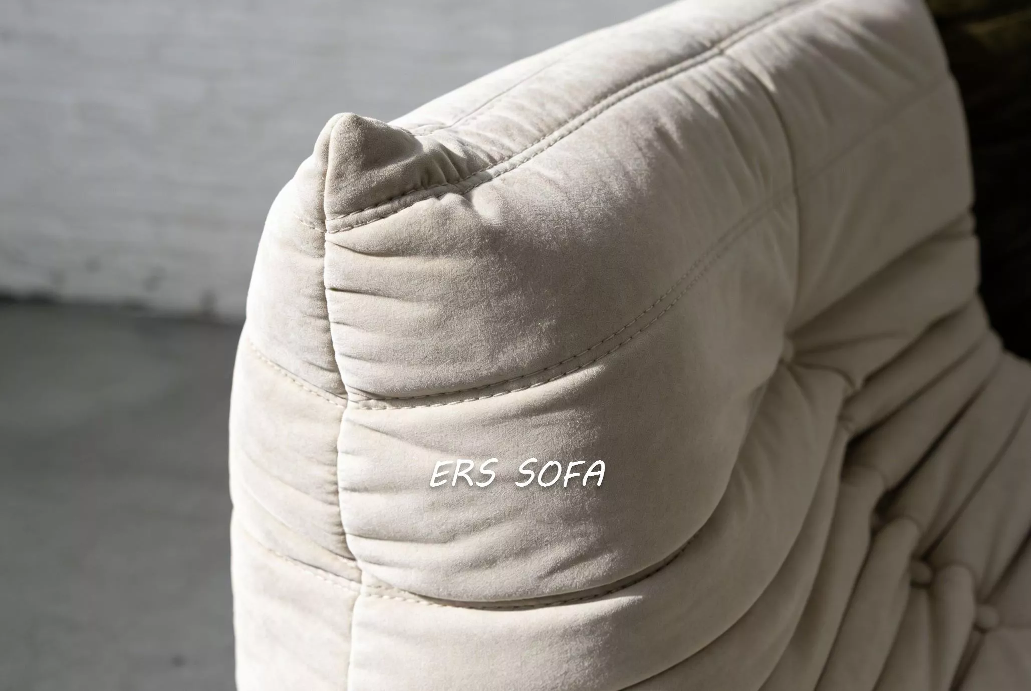 ERS Sofa 柔軟量體與摺線細節｜ENLIV HOME