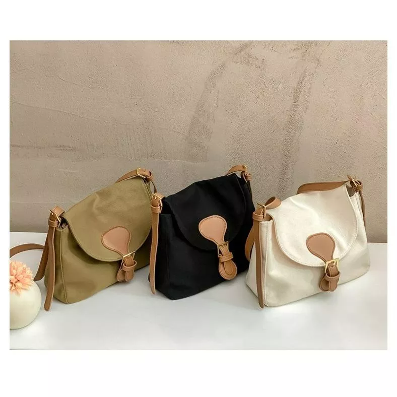 簡約質感斜挎郵差包