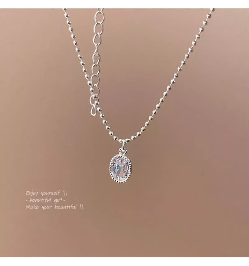 韓系氣質橢圓鑲鑽吊墜鎖骨項鍊