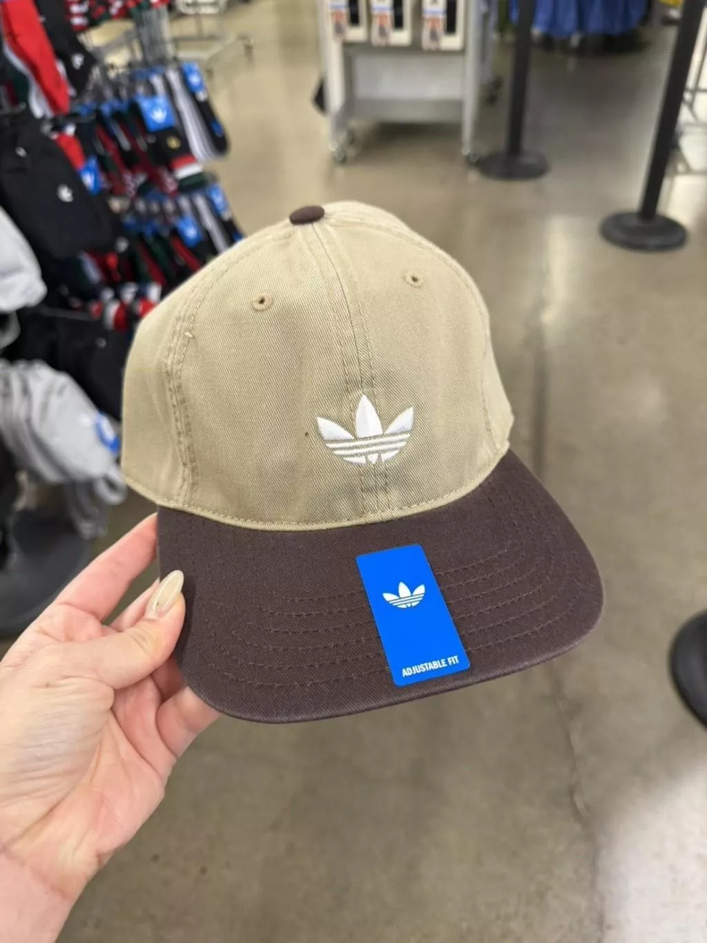 美國_Adidas_經典繡花三葉草撞色拿鐵棒球帽