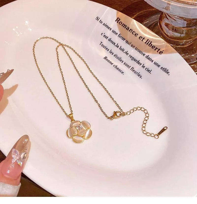 韓系氣質貓眼石山茶花鎖骨項鍊