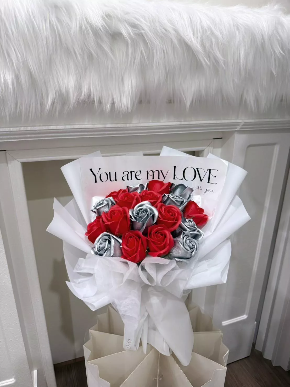 18朵紅銀配色花束