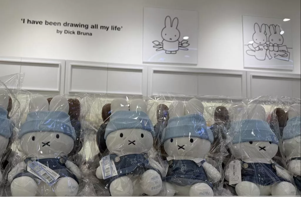✈️即時連線 超限量代購✈️  韓國限定 miffy store Seoul 專賣店 丹寧風牛仔系列中玩偶