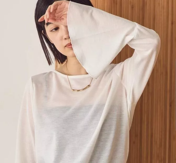 日本代購｜Petit Fleur 透膚長袖上衣 喇叭袖設計 顯瘦氣質款 層次穿搭 內搭衣