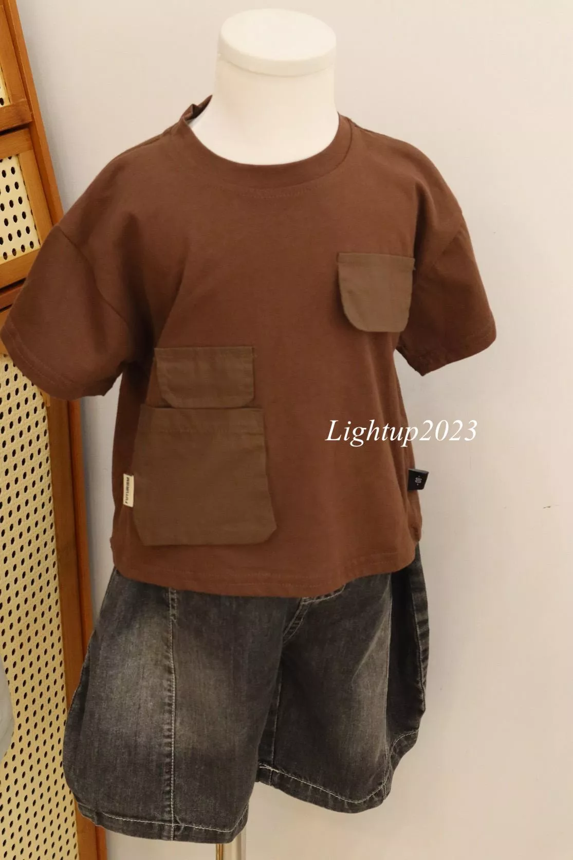 咖色拼接口袋上衣