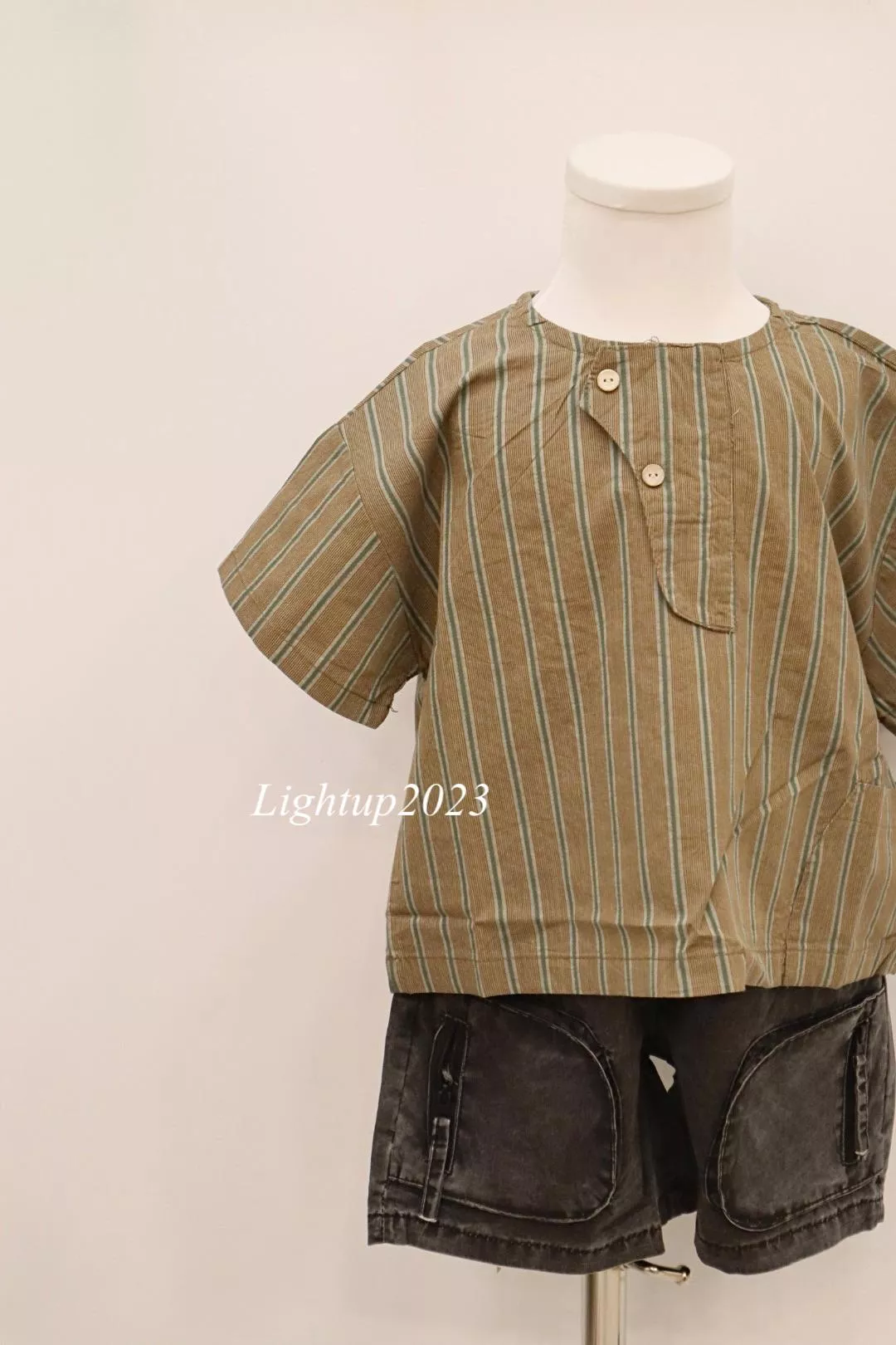 綠咖條上衣