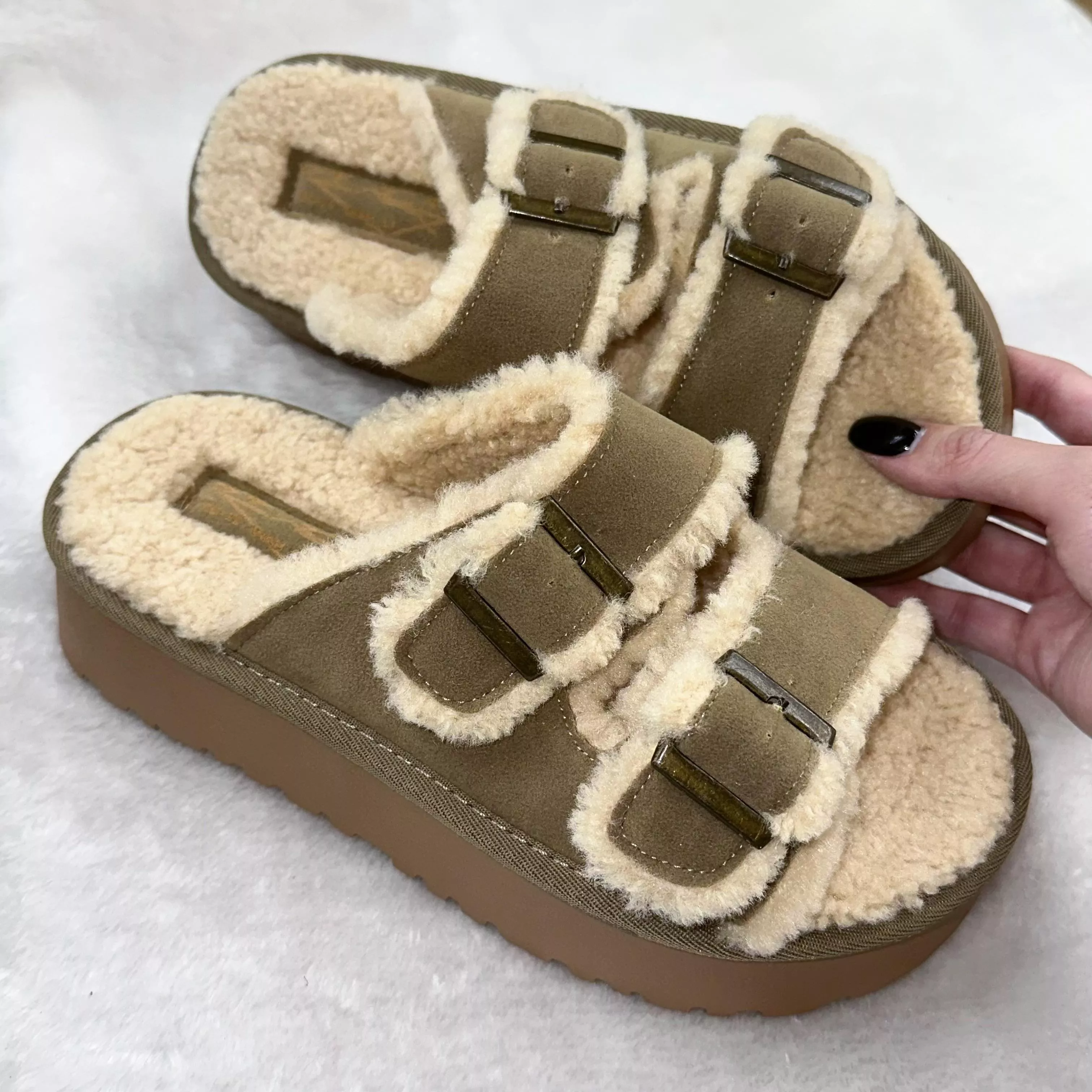 文青絨毛泡芙厚底拖鞋