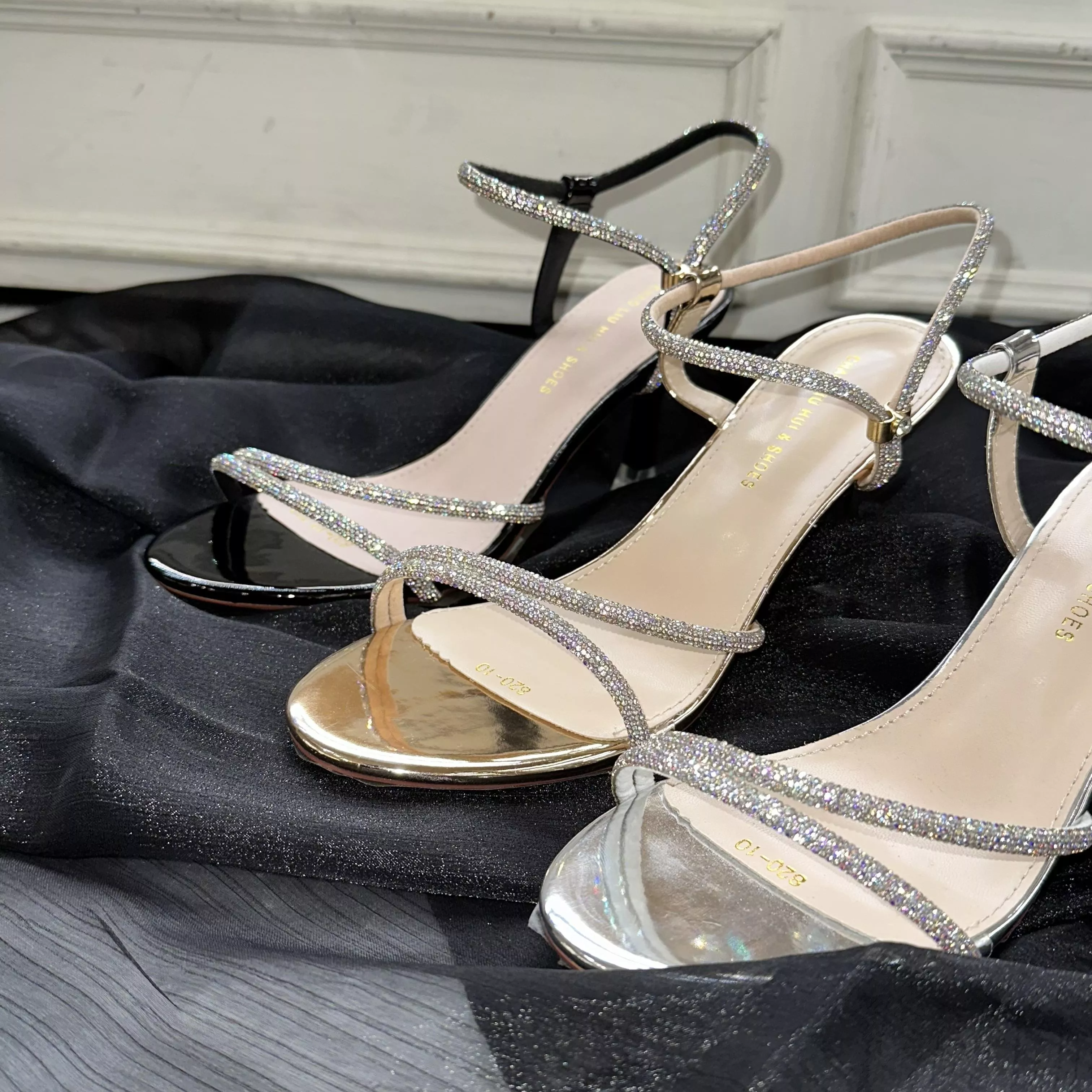 線性仙氣up彩鑽細跟涼鞋