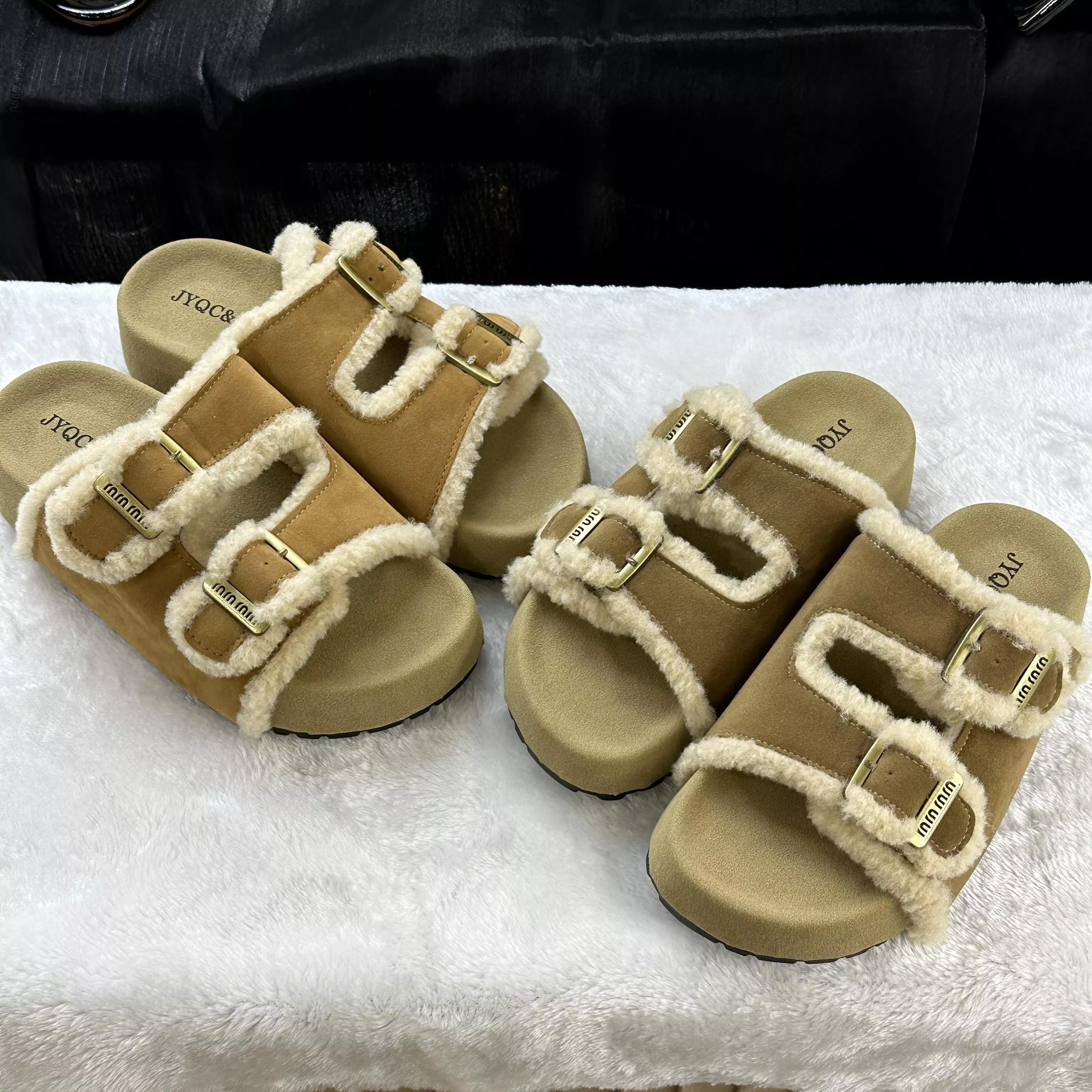 春日奶絨厚底拖鞋