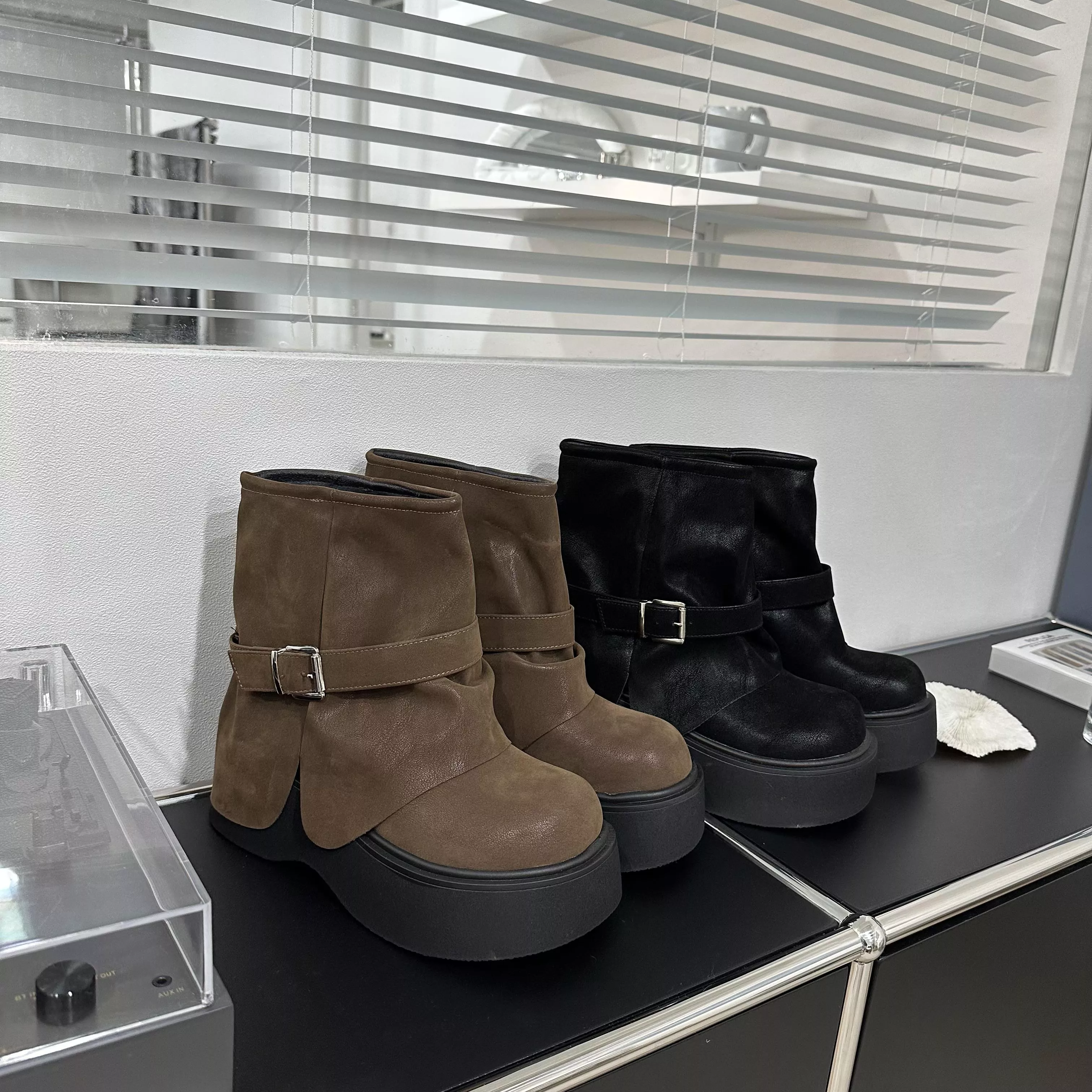 厚底扣帶短套靴