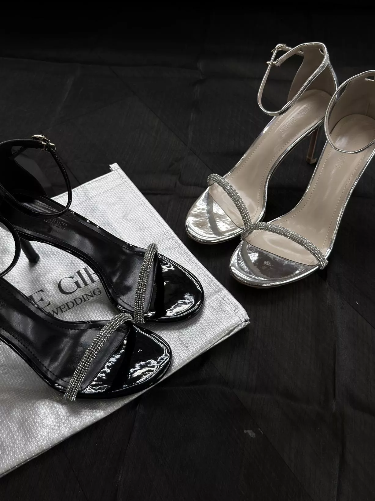 一字白鑽側鏤空細跟涼鞋