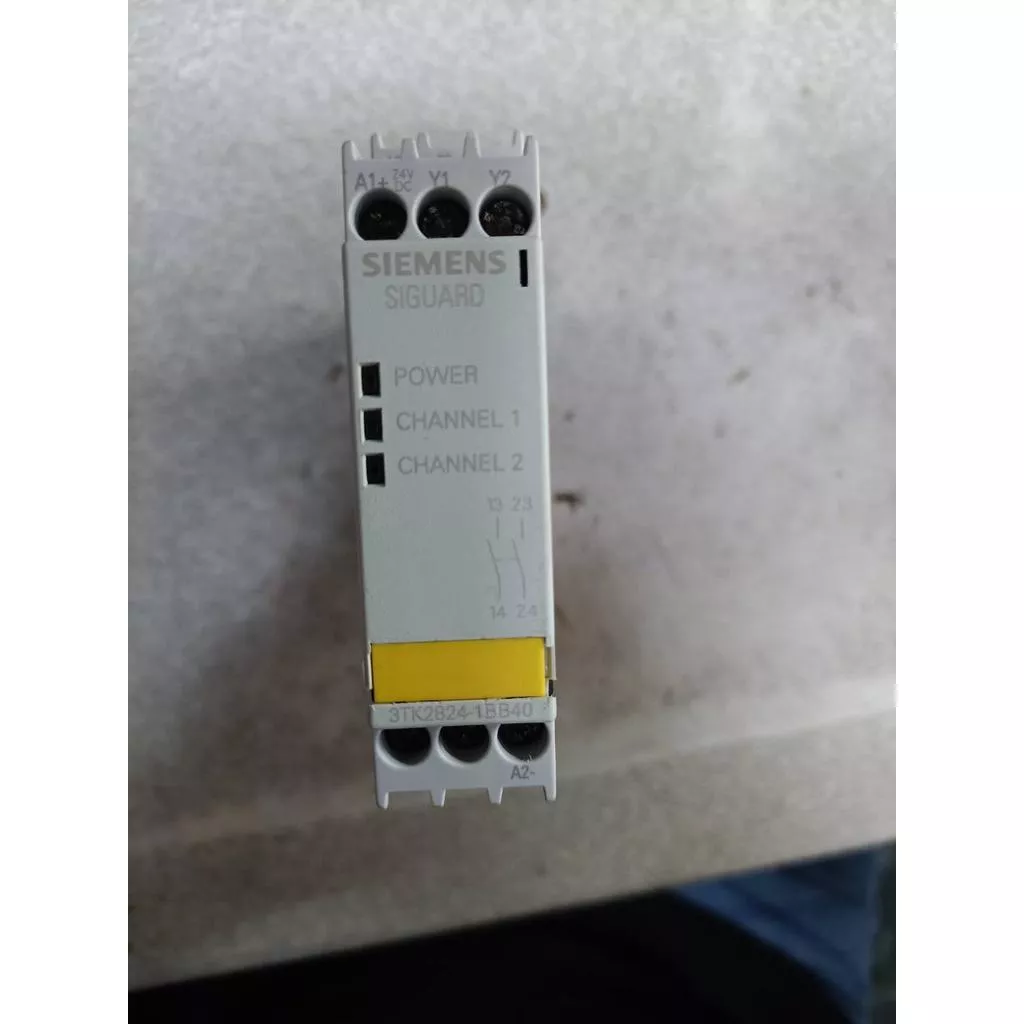 SIEMENS 3TK2824-1BB40 安全繼電器