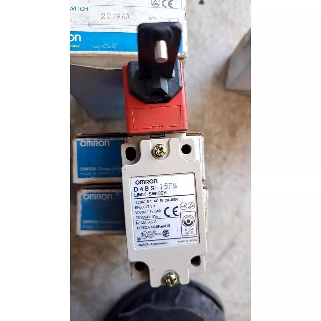 (新品)OMRON歐姆龍安全門開關 D4BS-15FS