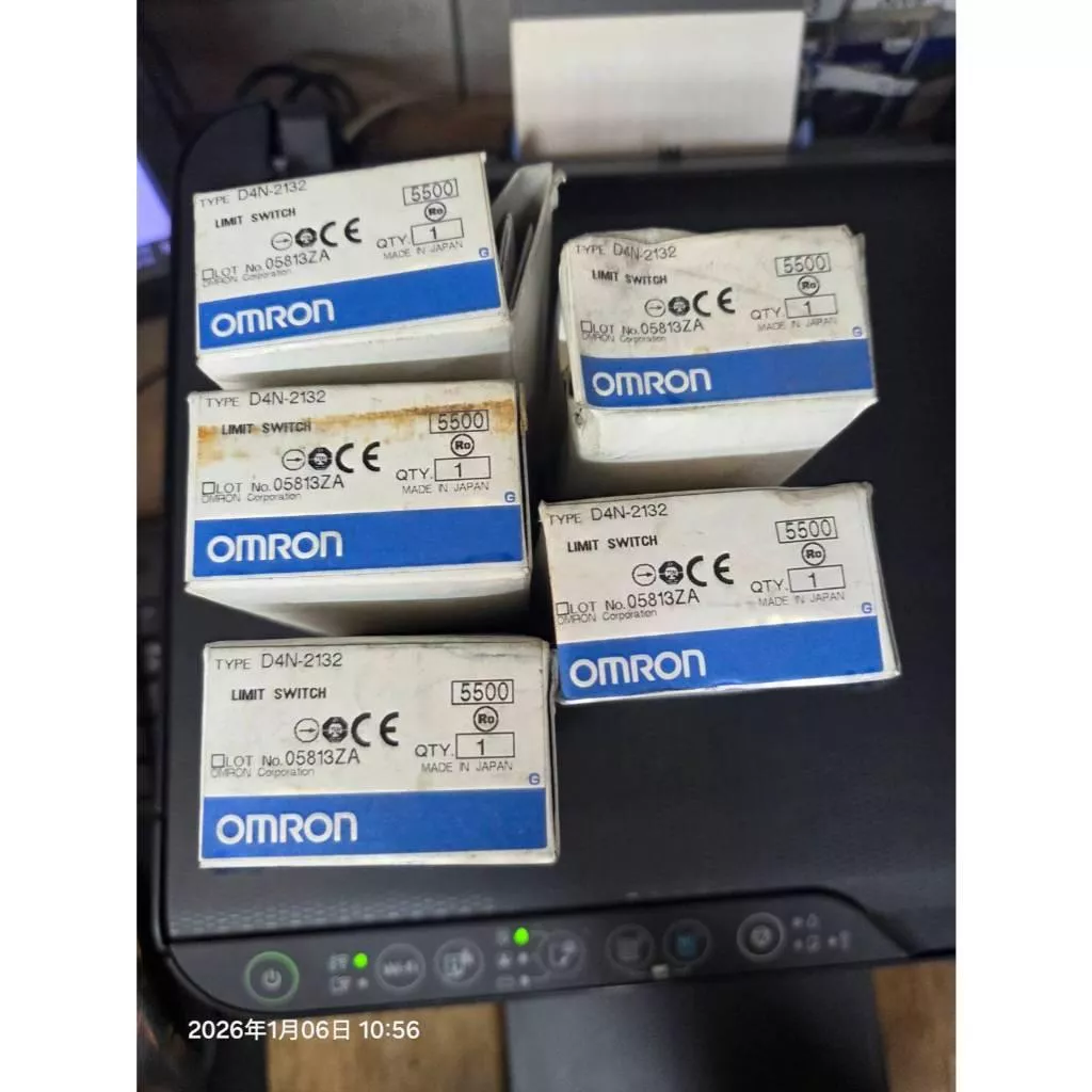 (庫存新品)歐姆龍OMRON 限位開關 D4N-2132 外盒小髒