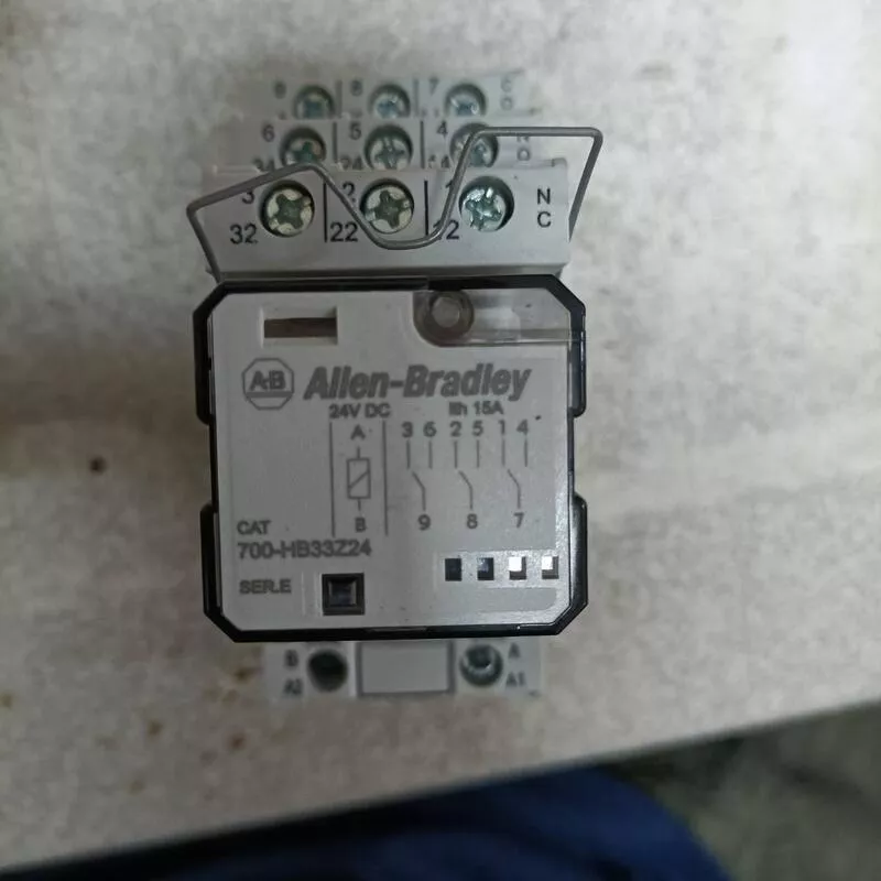 Allen-Bradley羅克韋爾 AB 700-HB33Z24(含底座) 繼電器