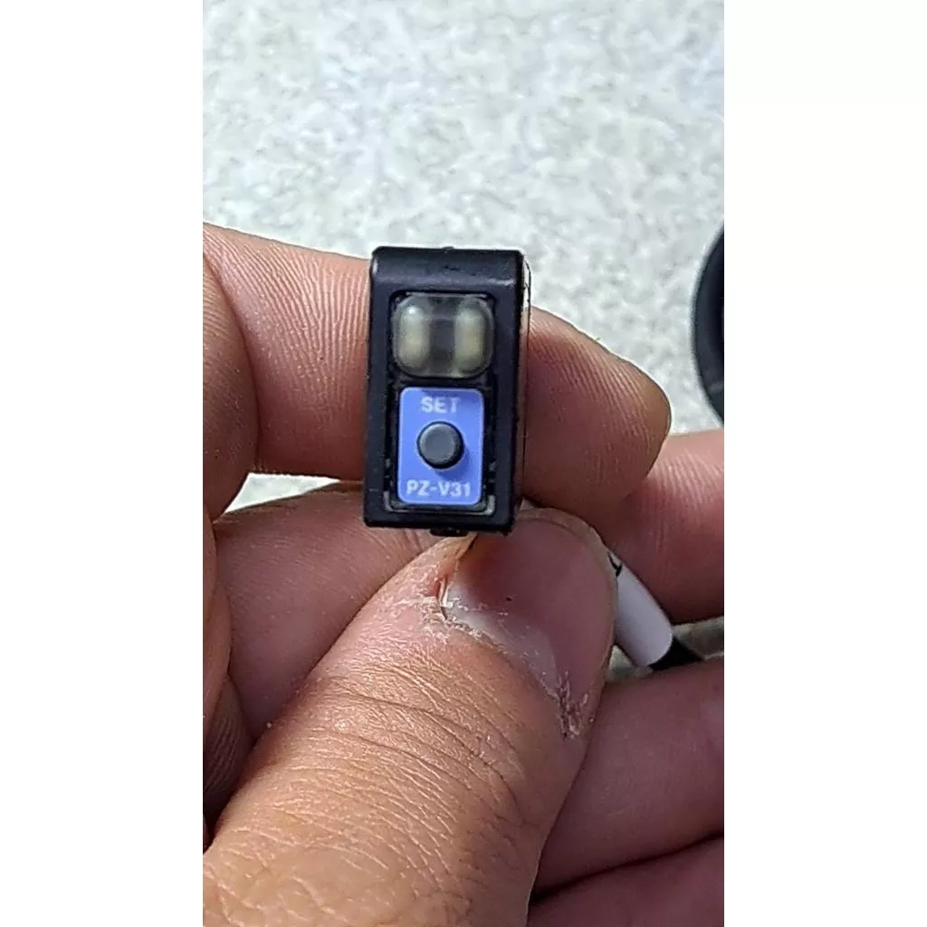 KEYENCE 基恩斯 PZ-V31 擴散反射式 光電感測器