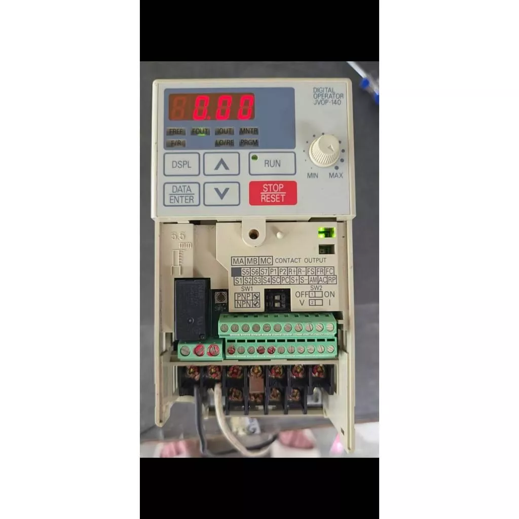 YASKAWA安川變頻器【CIMR-V7AA20P4】【CIMR-V7AA20P7】半馬 1馬 三相220VYASKAW