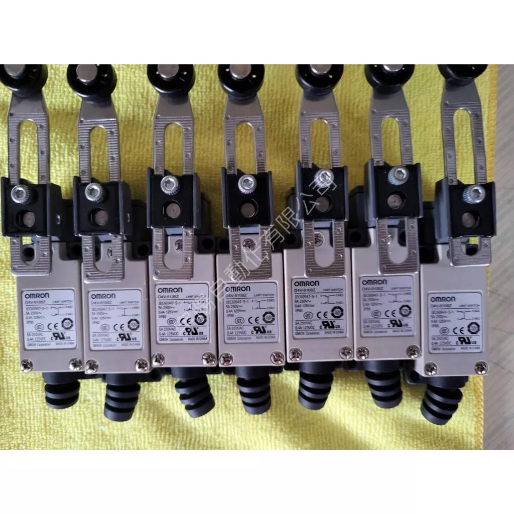 (9成新) OMRON歐姆龍 D4V-8108Z-N 限動開關