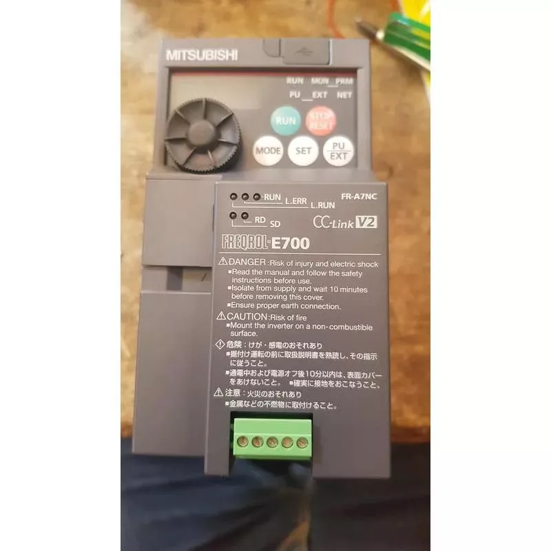 日本 MITSUBISHI 三菱變頻器 FR-E720-0.4K FR-E720-030-NA 半馬 3相220V