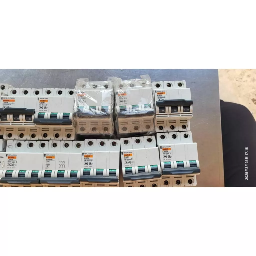 (出清價)MERLINGERIN 迴路保護器 微型斷路器 Multi9 3P型 隨機出 3A 2A 4A 15A 20A