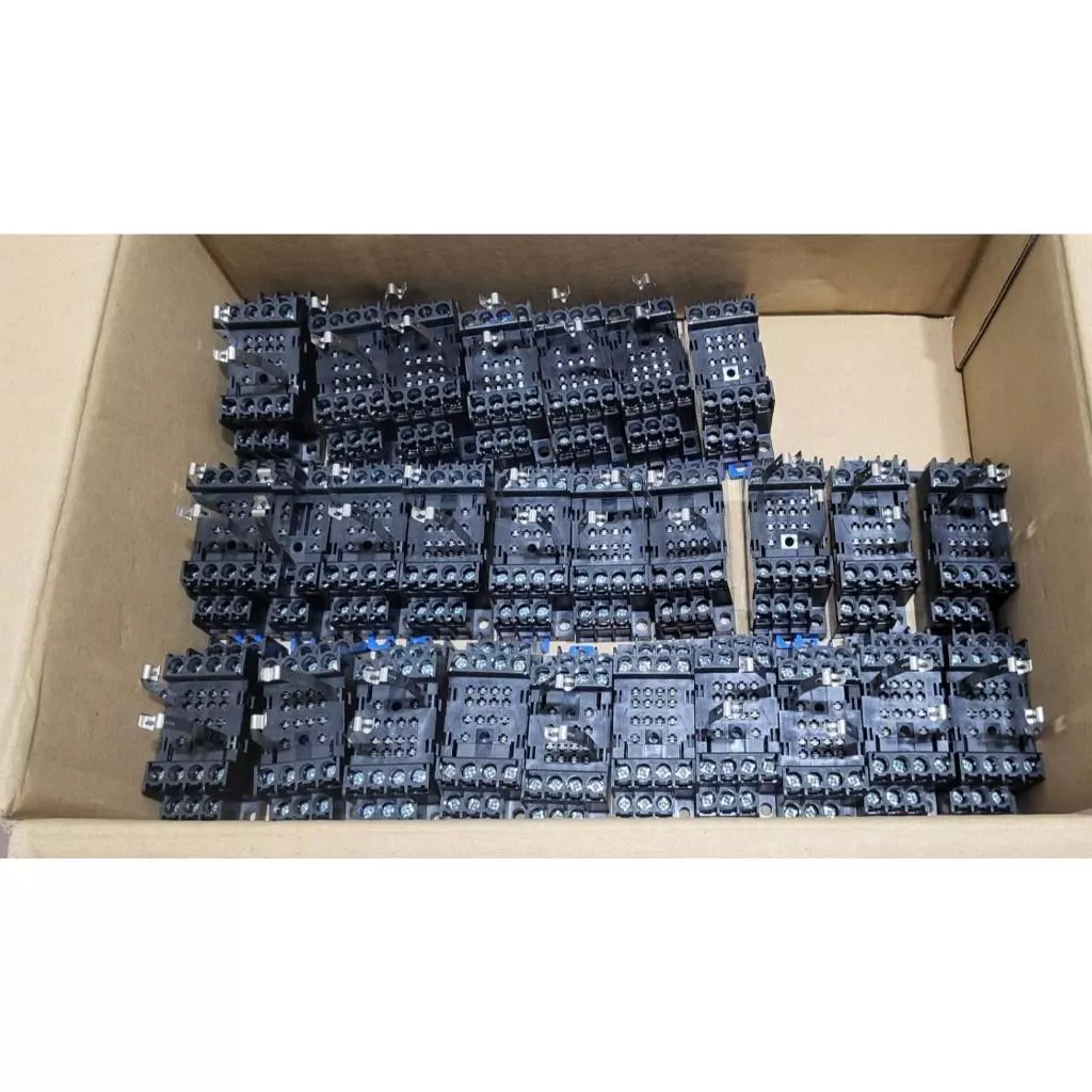 IDEC和泉 繼電器插座 手指保護套 SM2S-05DF 2極 SY4S-05DF 4極 隨機贈固定夾片