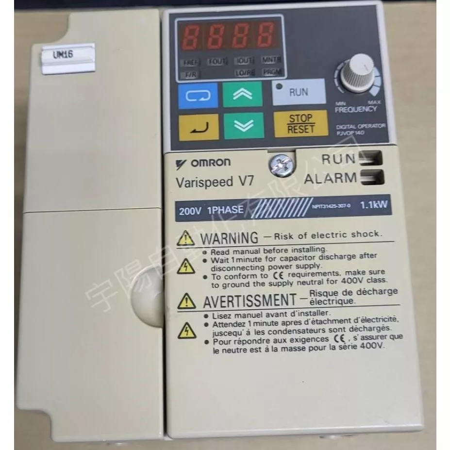 YASKAWA安川變頻器CIMR-V7AZB0P7 單相220V入電 0.75KW 1馬