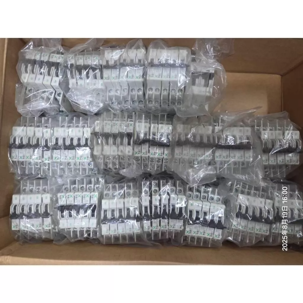 伊頓穆勒 FAZ-XHIN11 輔助接點，2 A，FAZ 支架，250 VAC，輔助接點