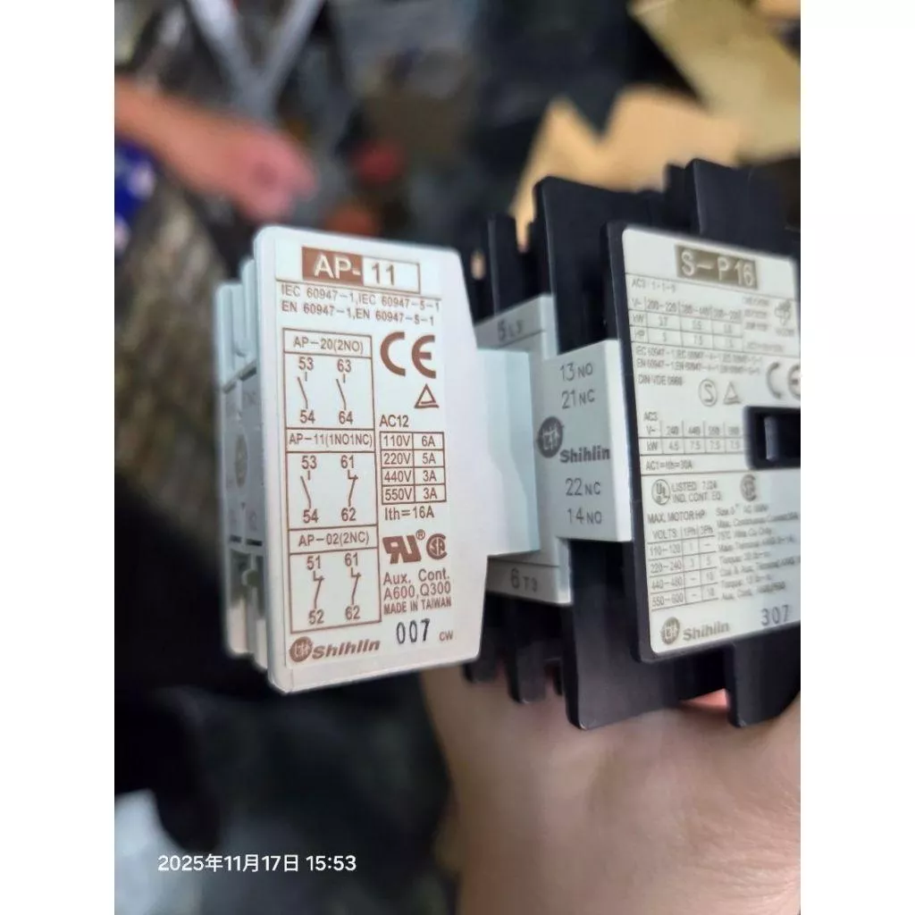 士林電機 AP-11 2P 上裝式輔助接點組 1a1b