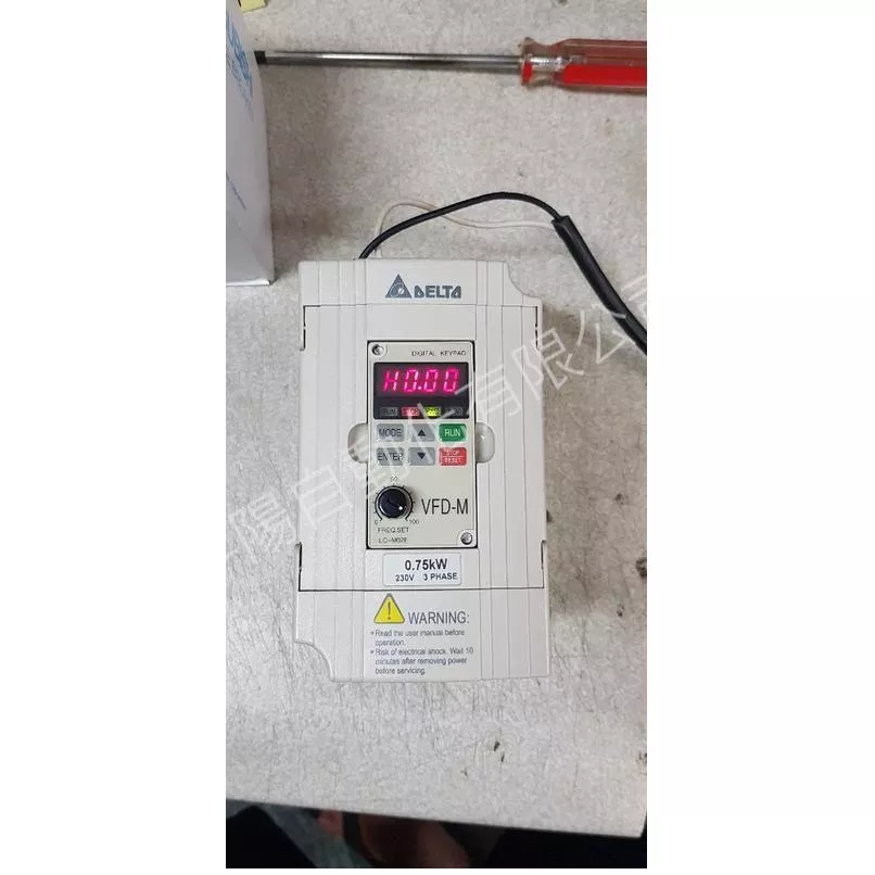 (9成新) (已測試) 台達VFD-M變頻器 VFD007M23A VFD007M21A 單/三相220V入電 1馬