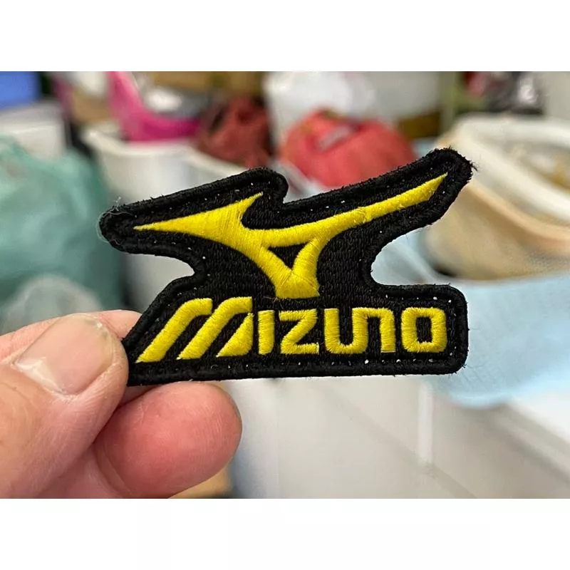 二手美津濃 金黃電繡標