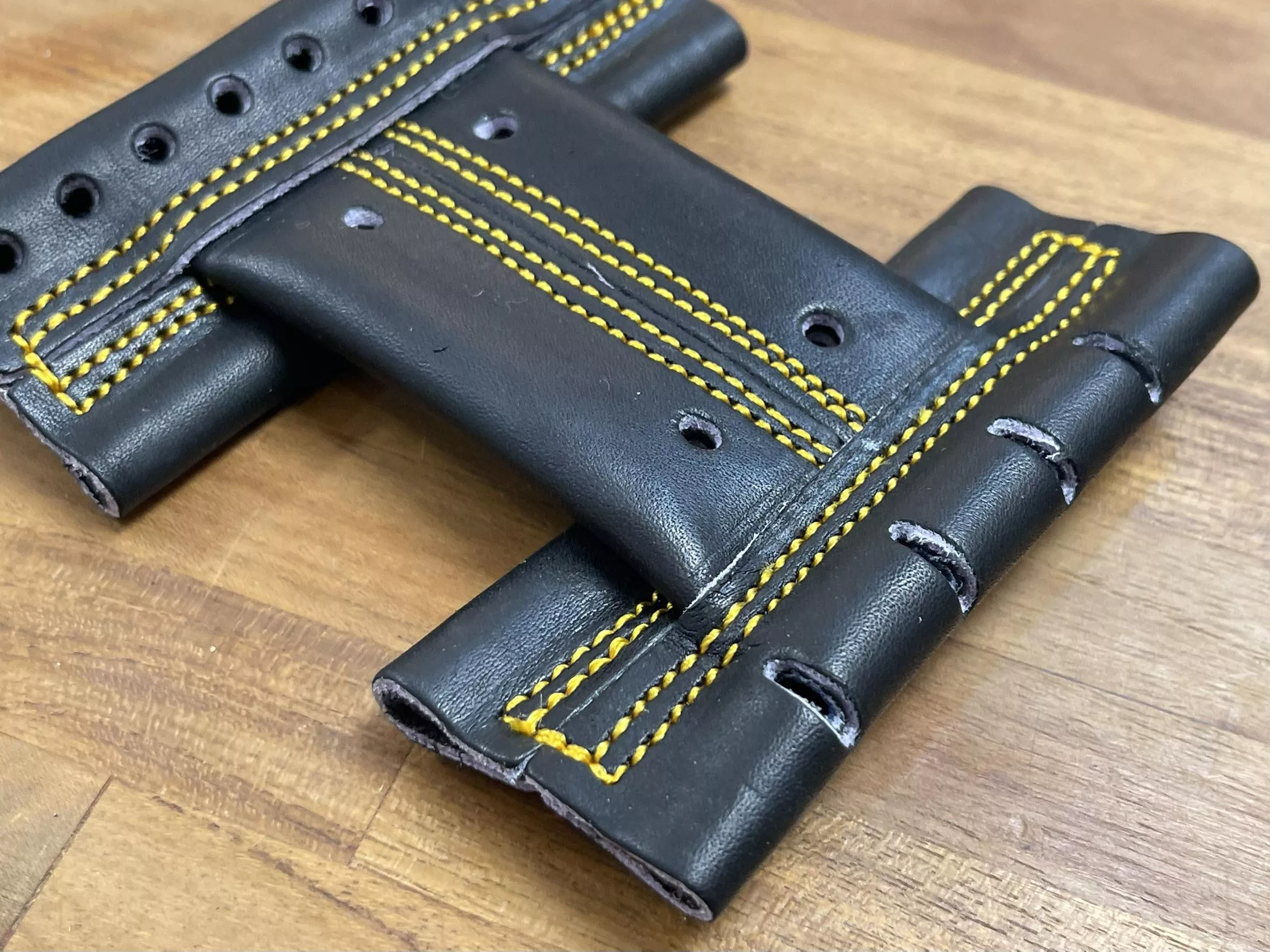 工字擋 黑色 不透心牛皮 金黃色 車縫線(工-01)