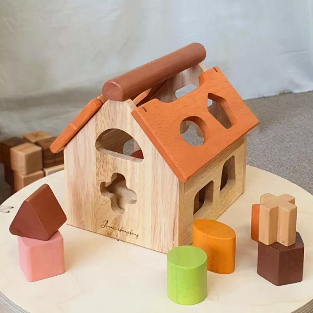 木質房子形狀匹配玩具