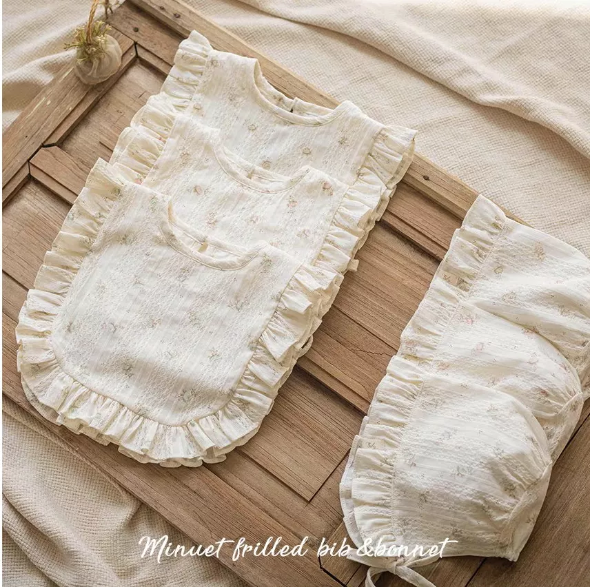 優雅荷葉邊圍兜+嬰兒帽組