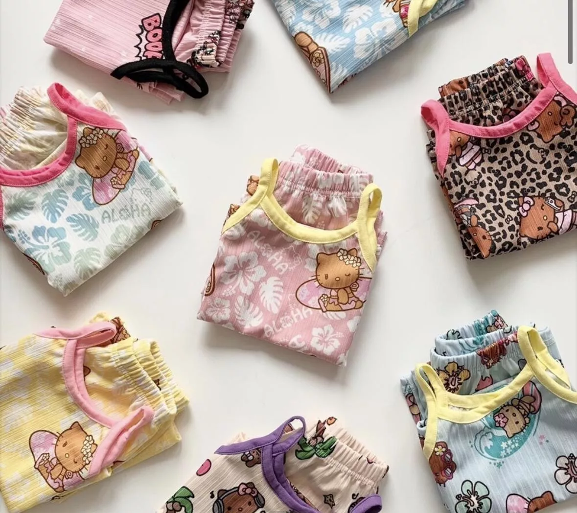 Hello kitty 皺褶上下套裝