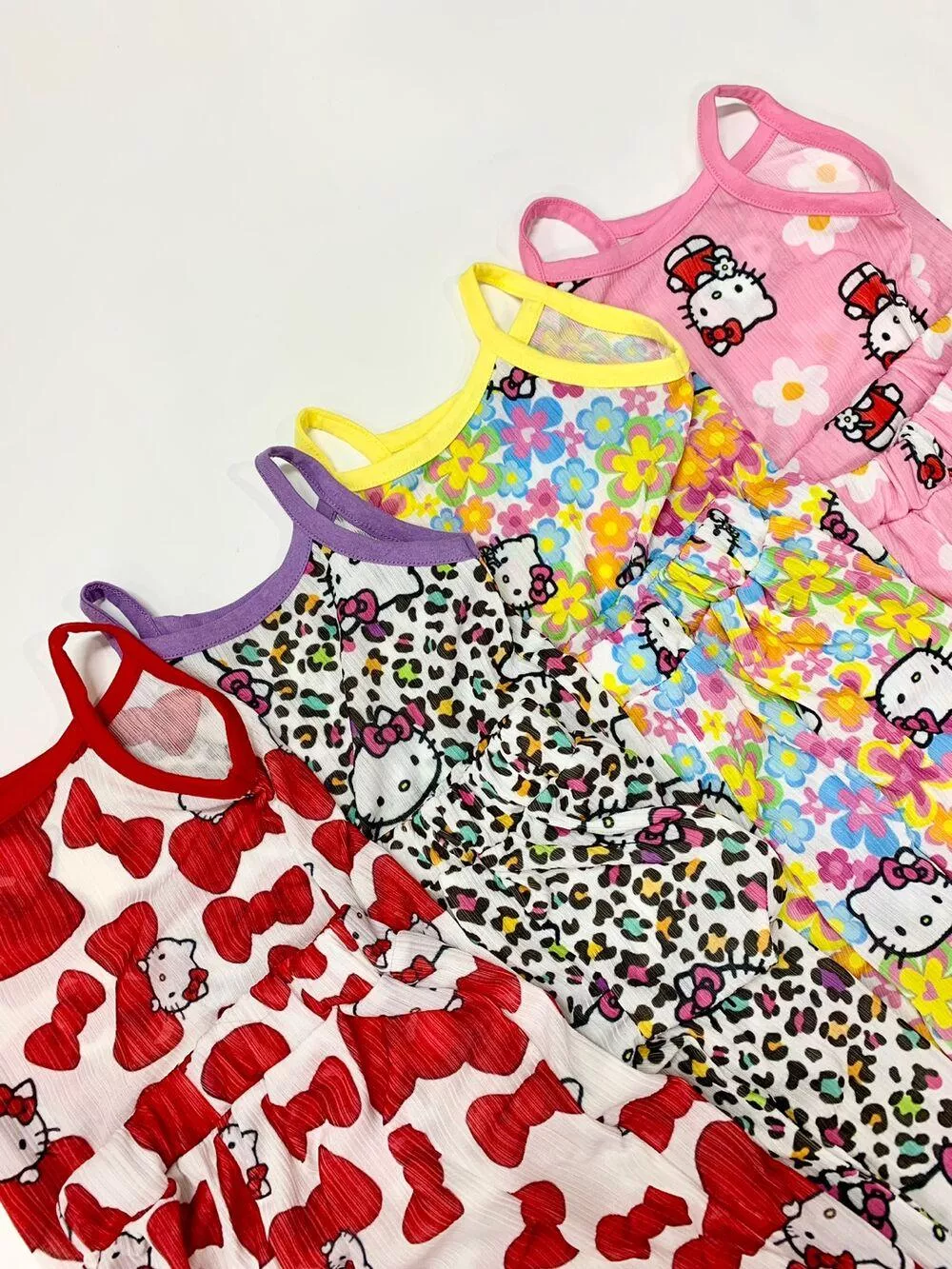 Hello kitty 皺褶上下套裝