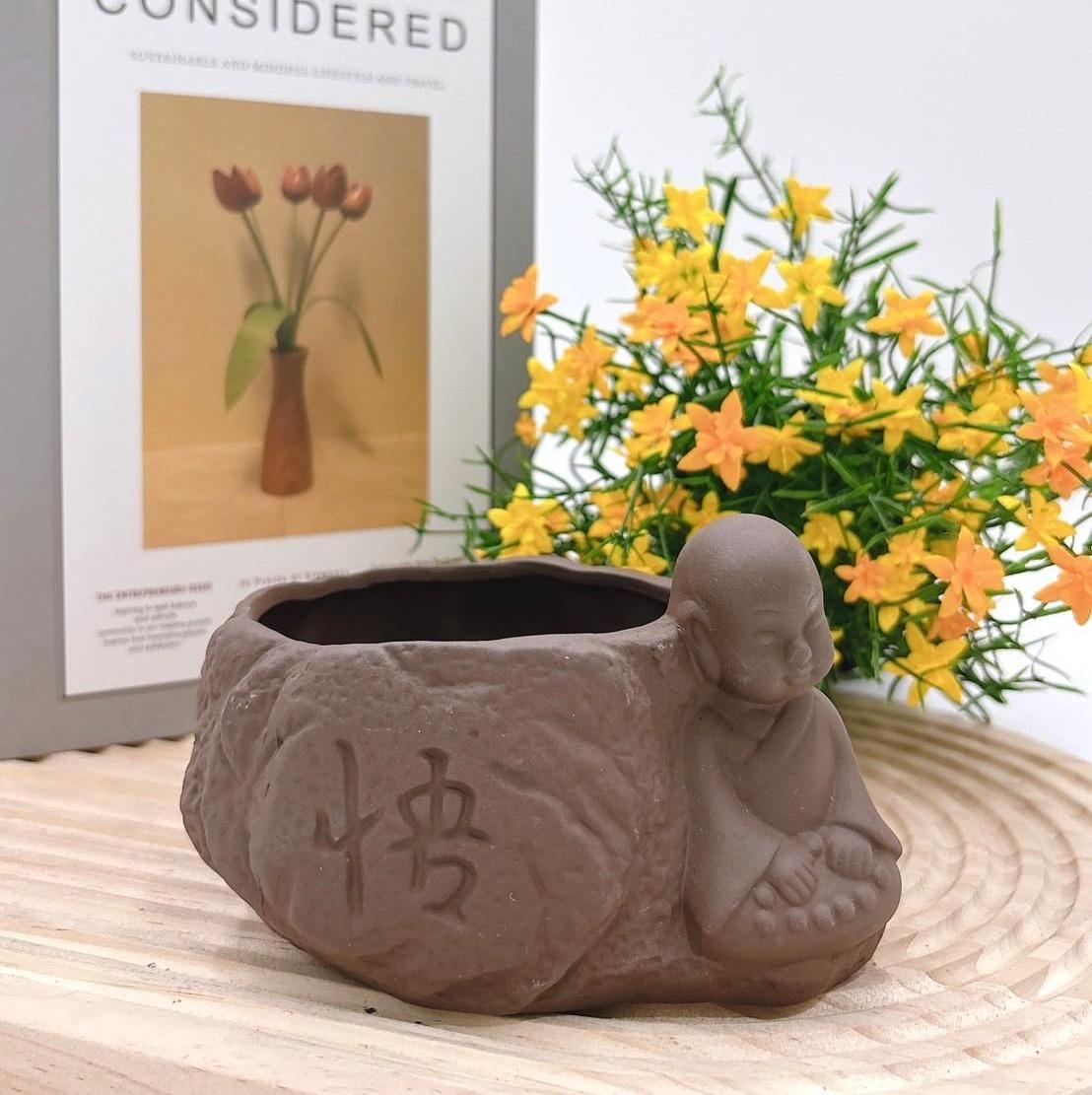 【滿額免運】悟道小沙彌盆 紫砂盆 生活家飾 陶盆 蘭花盆 多肉花盆 仙人掌花盆 陶瓷花盆 小盆栽 盆器  綜一園藝