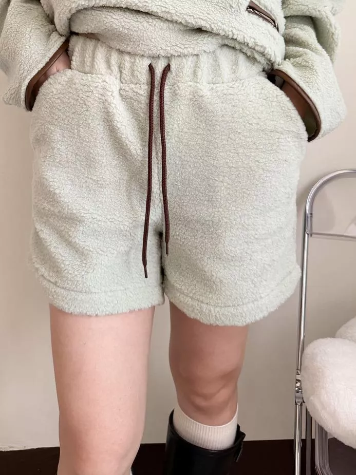 羊羔毛抽繩短褲 白/淺綠