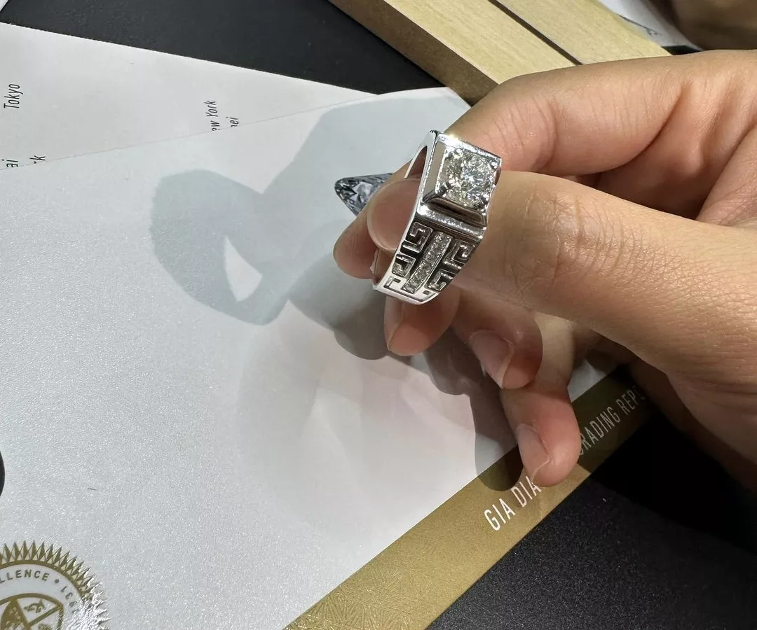 天然鑽石GIA 1克拉鑽戒台款式作為仿Fendi時尚老花紋(男戒)