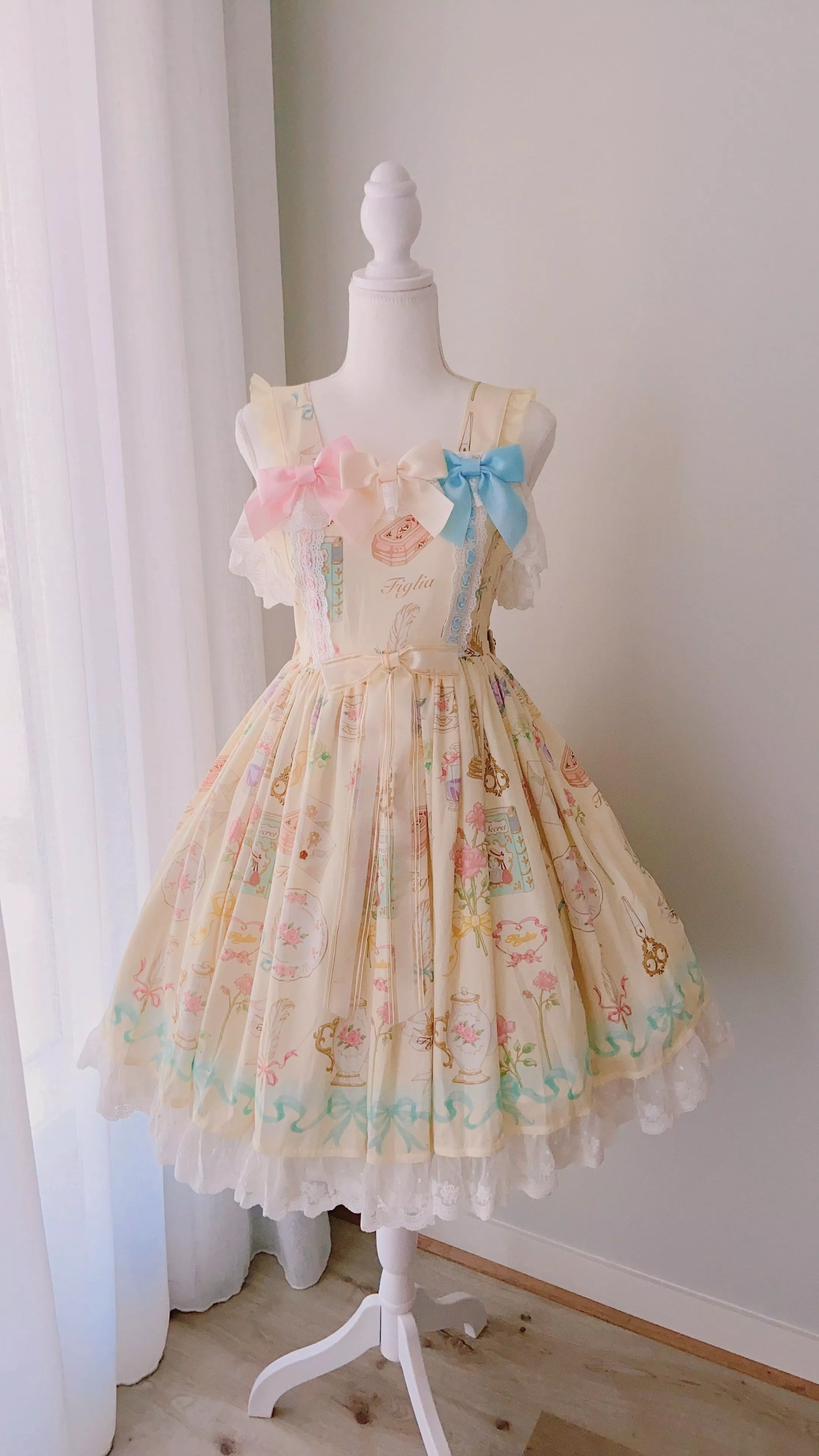 Girlish Reverie Moment 少女的片刻遐想蝴蝶結背心洋裝