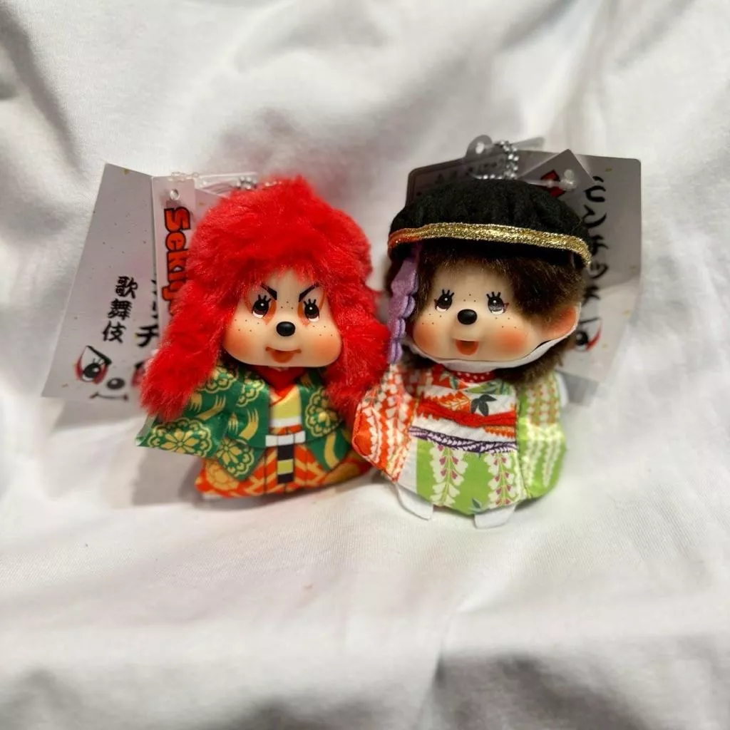 GU星願屋💜💛-🇯🇵日本代購「蒙奇奇連獅子歌舞伎紅毛&蒙奇奇連獅子歌舞伎娃娃吊飾」，下單前請先詢問是否有現貨❗️