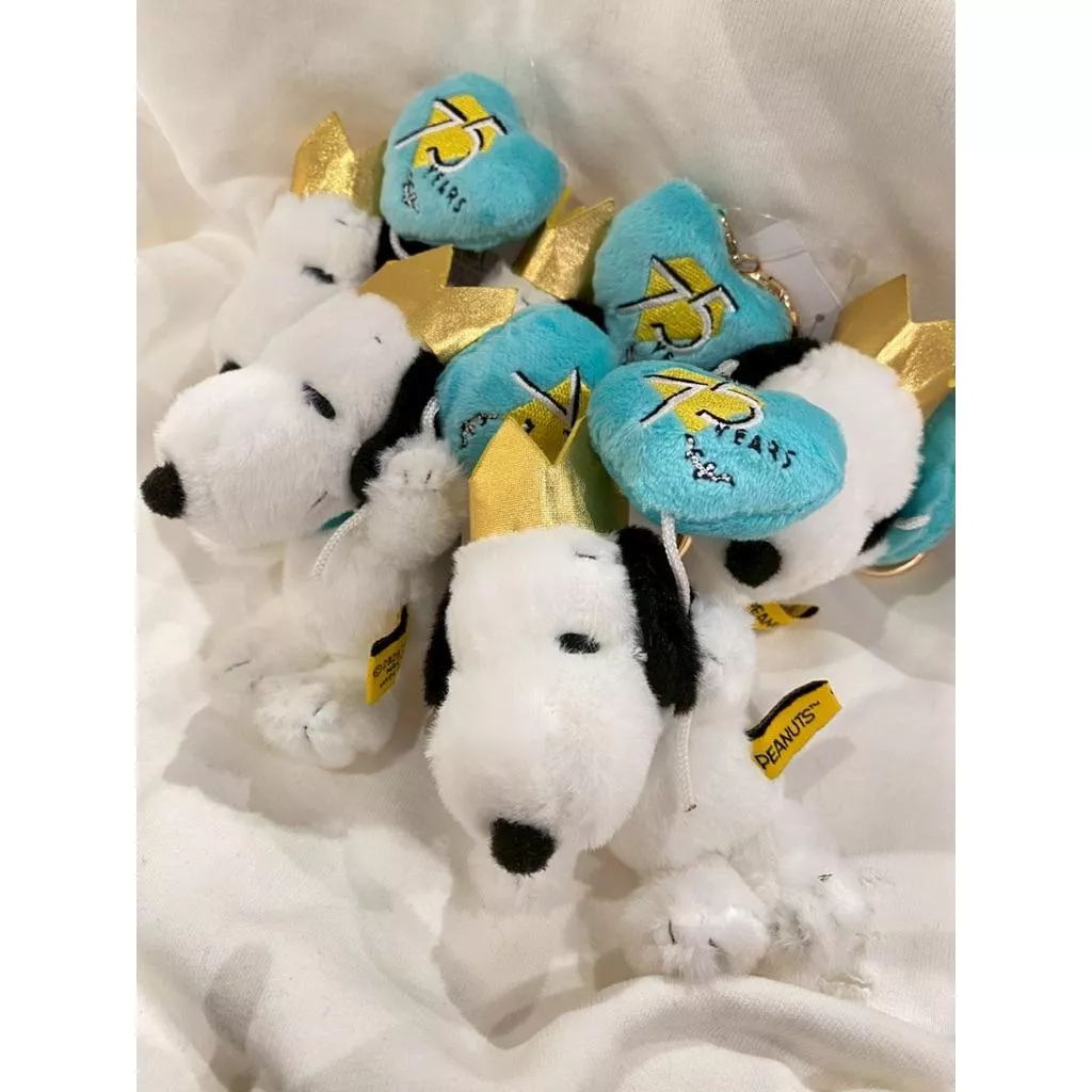 GU星願屋💜💛-🇯🇵日本代購「75週年史奴比皇冠絨毛吊飾」❗️商品現貨有限，下單前請先詢問是否有現貨❗️