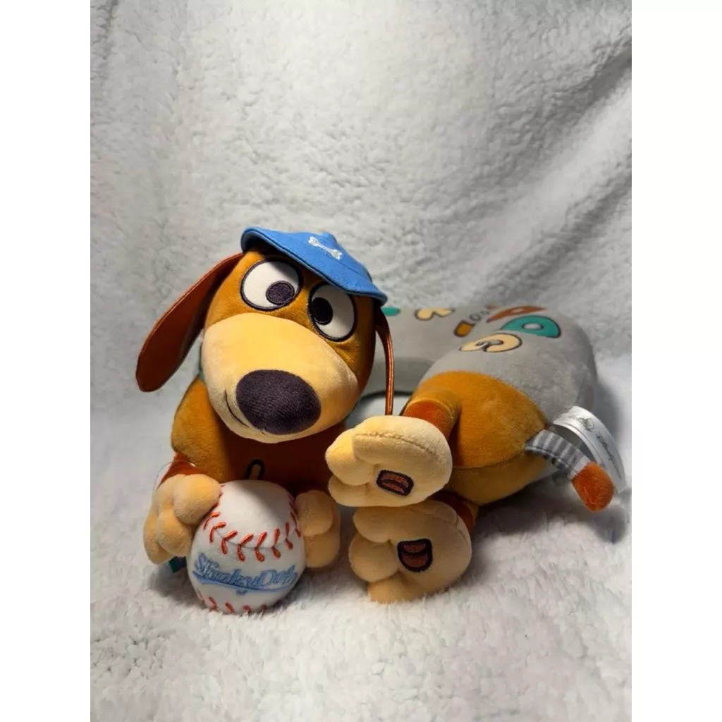 GU星願屋💜💛-「香港迪士尼樂園-玩總彈簧狗頸枕」，下單前請先詢問是否有現貨❗️