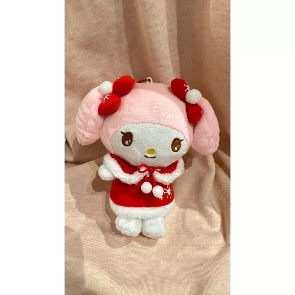 GU星願屋💜💛-🇯🇵日本正版「2025聖誕限定拉鍊美樂蒂毛球吊飾」，下單前請先詢問是否有現貨❗️