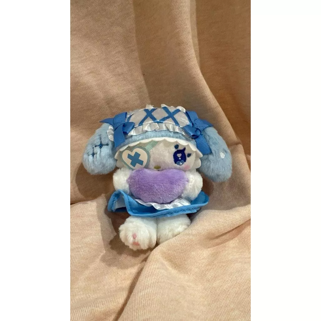 GU星願屋💜💛-🇯🇵日本正版「DOLLY MIX聯名款羅莉塔美樂蒂吊飾」，下單前請先詢問是否有現貨❗️