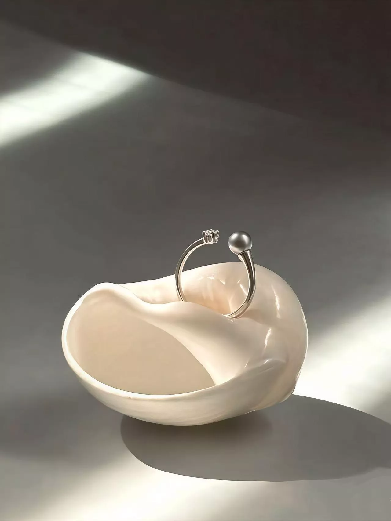 First thought-Ring 手工製作珍珠純銀戒指-月光白/銀灰