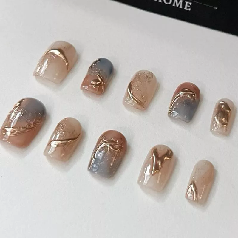 現貨 ｜ 隔日到貨【敦煌-26】新短方 秋冬美拉德焦糖  金屬大理石  暈染復藍金穿戴甲  純手工穿戴甲