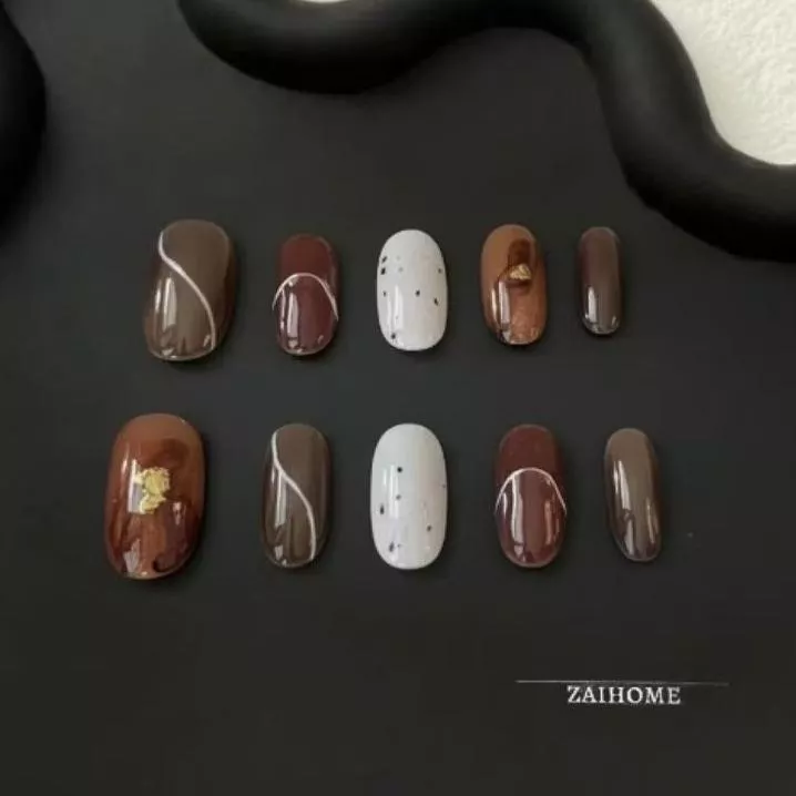 現貨+隔日到貨｜【奶茶琥珀-57】 中橢圓甲 純手工穿戴甲｜奶茶色系 琥珀金箔 溫柔高級感